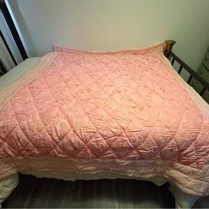 Elegant Pink Quilted Bedspread